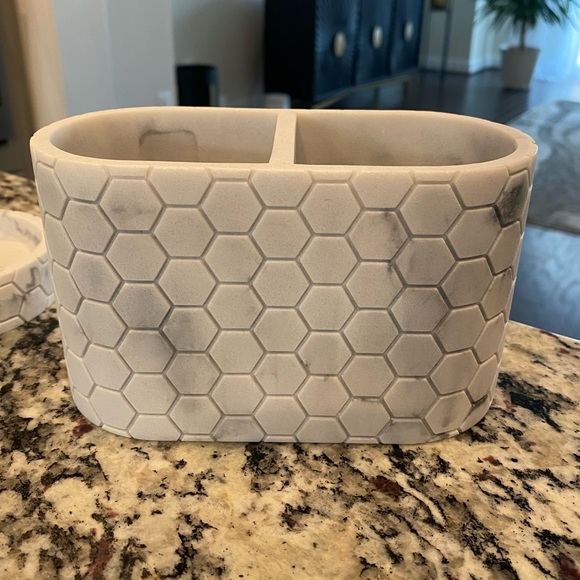 New CARO Home Toothbrush and soap holder set - Picture 6 of 10